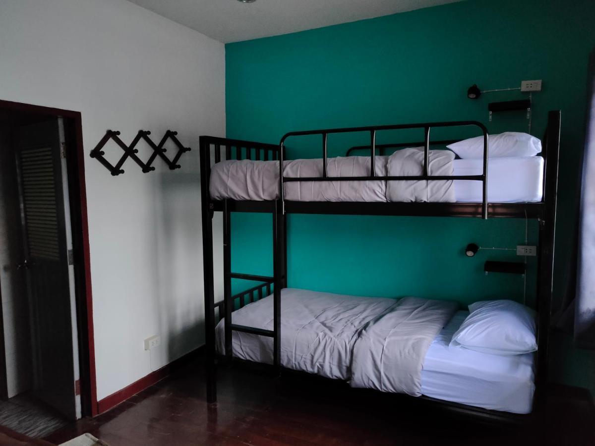 Blue Moon House - A Budget Hostel For Easy Travellers Τσιάνγκ Μάι Εξωτερικό φωτογραφία